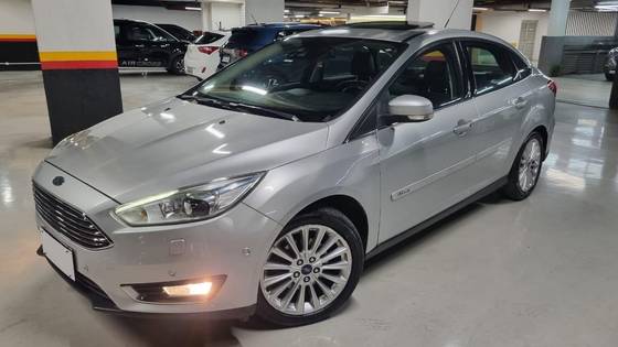 FORD FOCUS 2.0 TITANIUM PLUS FASTBACK 16V FLEX 4P POWERSHIFT